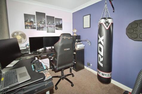 Study/playroom/bedroom 5