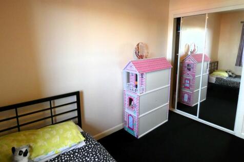 MASTER BEDROOM A.JPG