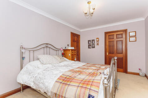 Bedroom One (En-Suite)