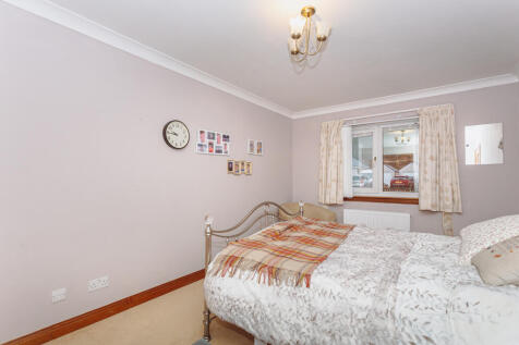 Bedroom One (En-Suite)