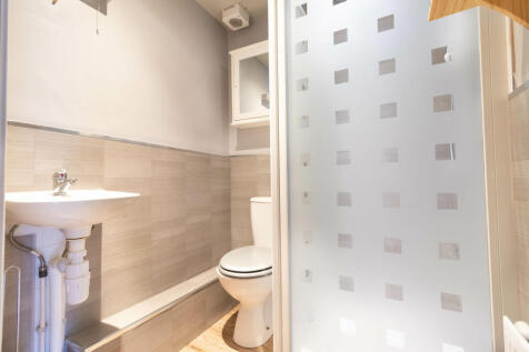 Bedroom 3 ensuite
