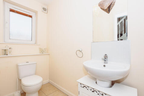 Downstairs Guest Cloakroom/WC
