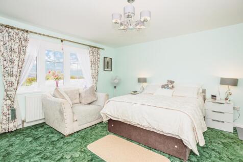 Master En-Suite Bedroom