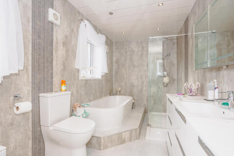 Master Bedroom En-Suite