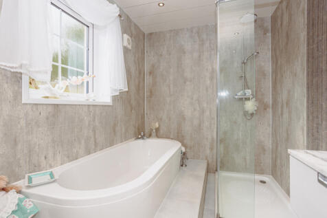 Master Bedroom En-Suite