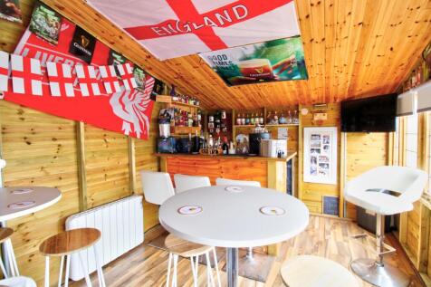 Summer house bar