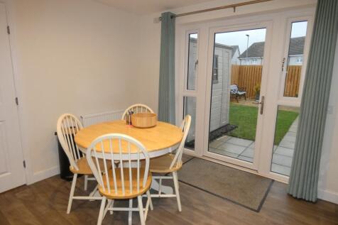 KITCHEN / DINING