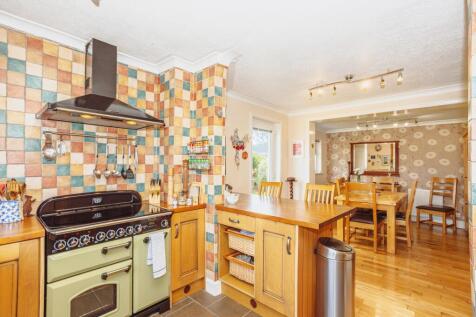 Kitchen &amp; Dining Room