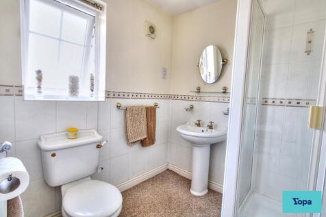 Bedroom 2 ensuite
