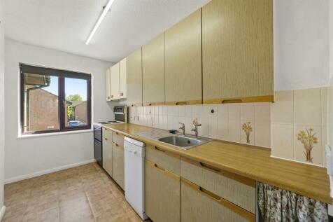 38 Betjeman Close - aQX9y0o8Dw412huvnZpZ (ID 14742