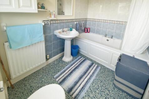 Master en suite bathroom