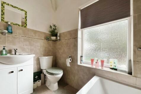 Bathroom2.jpg