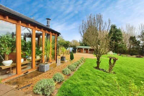 Summer Room &amp; Stables