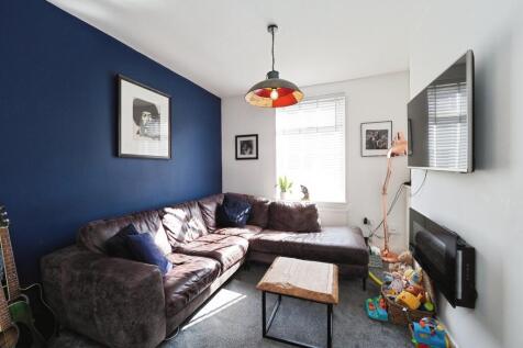 Cosy yet Generous Lounge