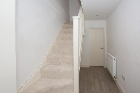 flat 2 2 park mount-