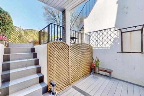 deck to garden
