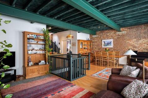 reception to dining area