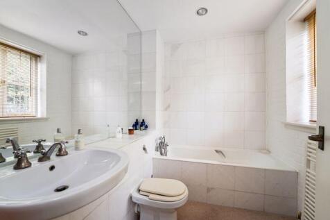 ensuite bathroom to bed 1
