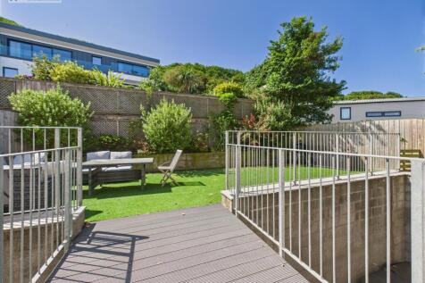 access to s/facing rear gdn