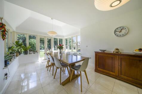 Kitchen Dining Area