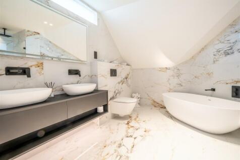 En-Suite Bath/Shower Room