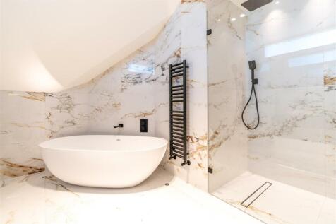 En-Suite Bath/Shower Room
