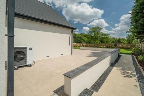 Beautiful Southerly Facing Rear Garden