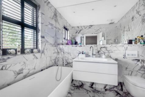 Bedroom 1 - Ensuite