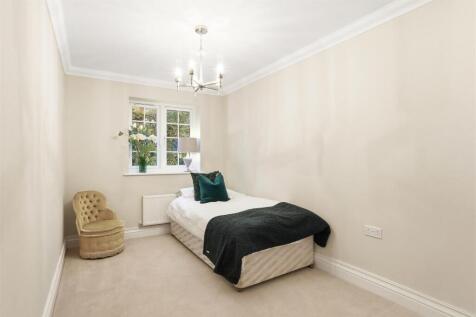 1590753081 - 2 Stanton Grove, KT20 - 19.jpg