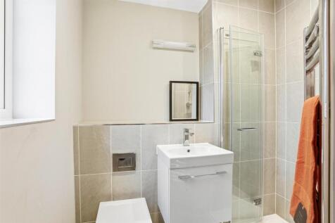 1590753081 - 2 Stanton Grove, KT20 - 12.jpg