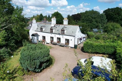Rogarth, front garden and driveway