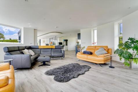 Circular living area