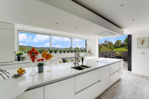 Open plan kitchen &amp; terrace