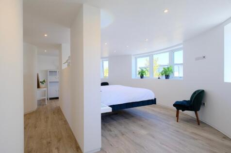 Luxurious bedroom 1 with en suite