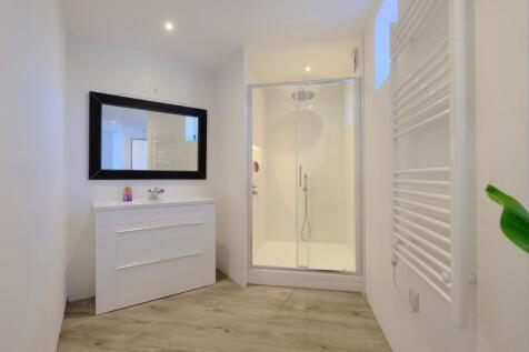 En suite to Bedroom 1
