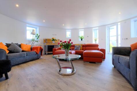 Family room (ground floor)