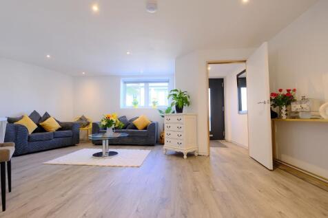 Living area &amp; porch (ground floor)