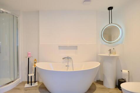 En suite bathroom to bedroom 1 (GF)