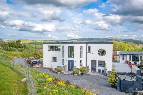 Detached 3 storey property