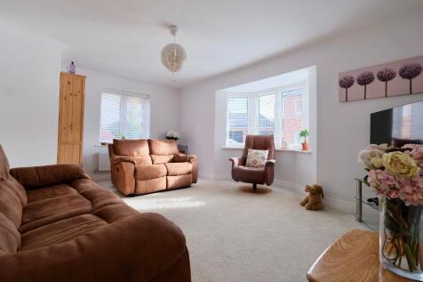 Elegant sitting room with dual aspect