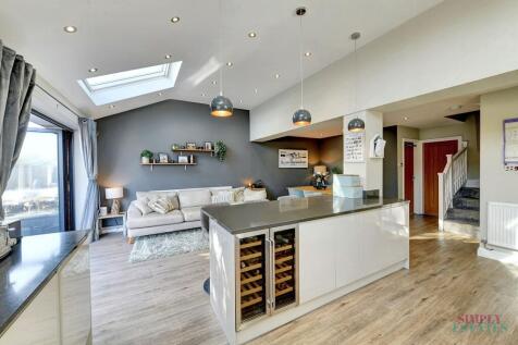 Kitchen/Lounge/Dining Area