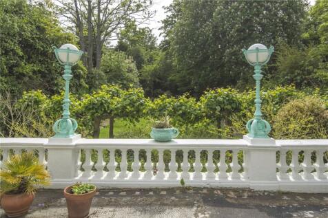 Rear Garden Features