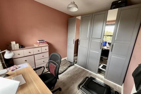 Office/Bedroom 4