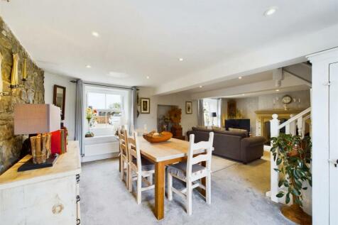 Impressive Spacious Lounge/Dining Room