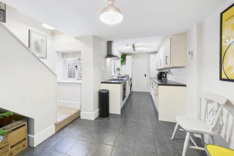 Kitchen/ Dining Room