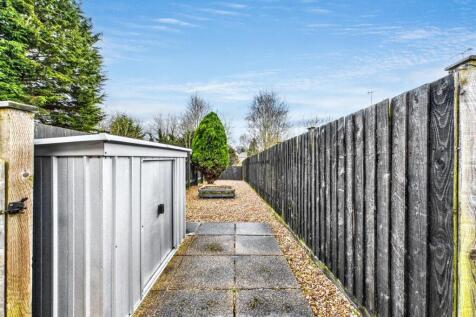 Large Garden With Storage