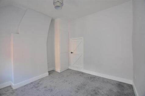 DOUBLE BEDROOM 1