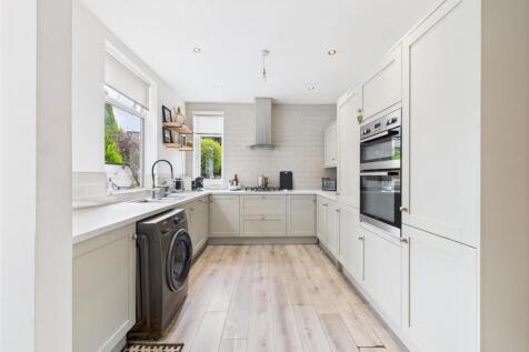 Stylish Refitted Kitchen