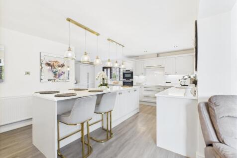 Open Plan Living / Dining Kitchen