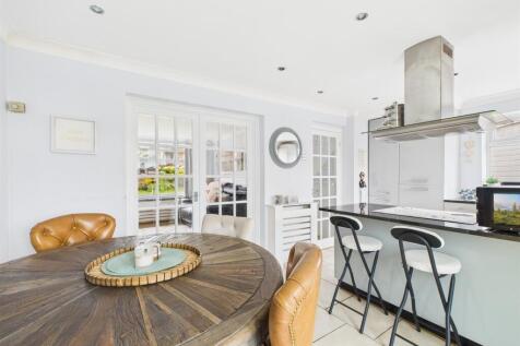 Living Kitchen/Dining Room